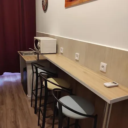 Lyonnais Hostel Nicea