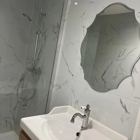 Hostel Lyonnais