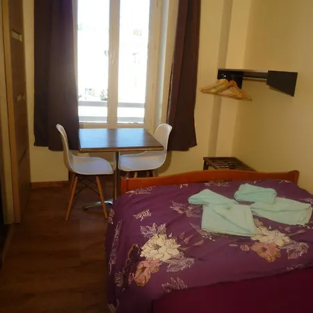 Lyonnais Hostel Nizza