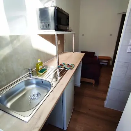 Lyonnais Hostel