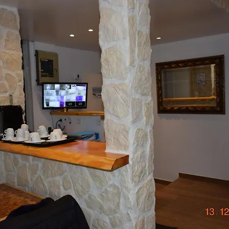 Lyonnais Hostel