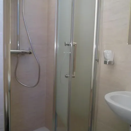Hostel Lyonnais Nice